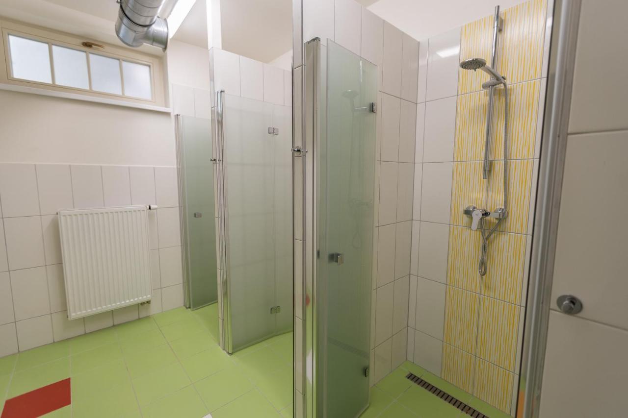 Capsule Hostel Andel Centre Spirit Prag Exteriör bild