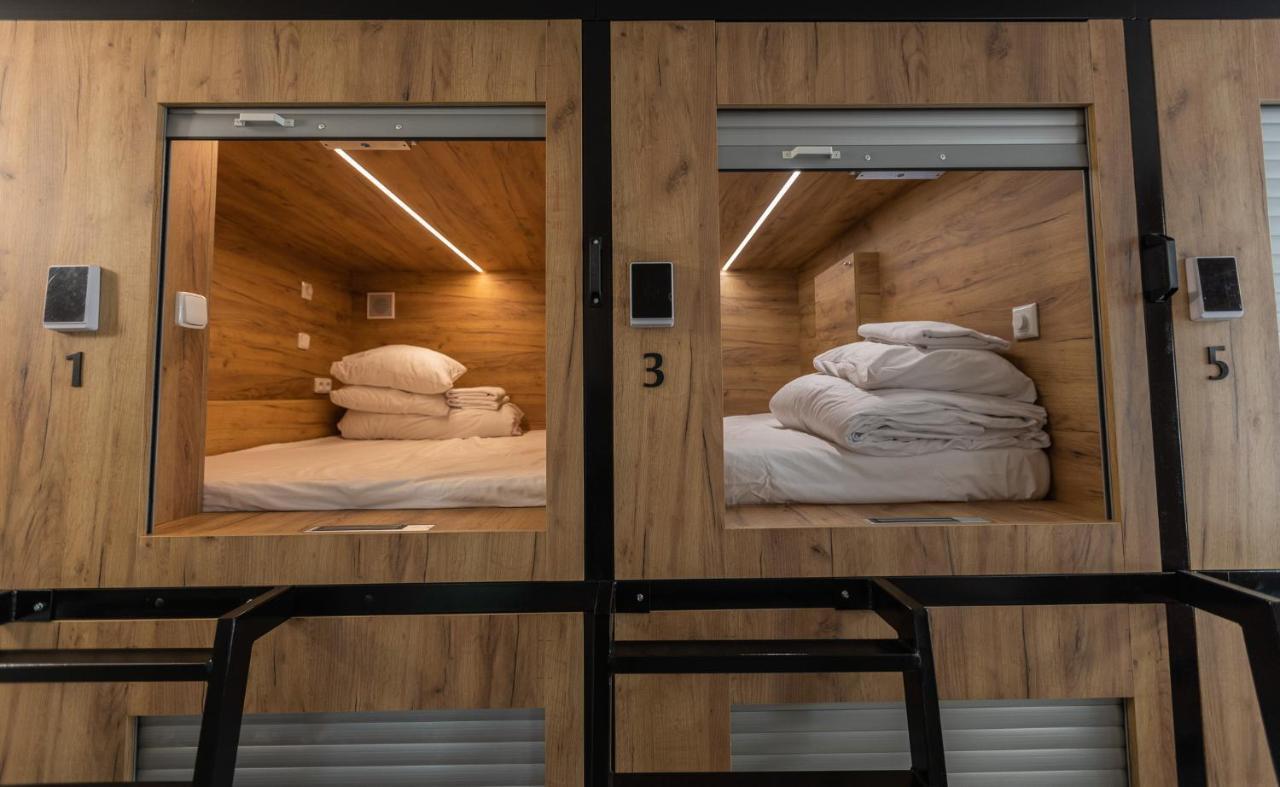 Capsule Hostel Andel Centre Spirit Prag Exteriör bild