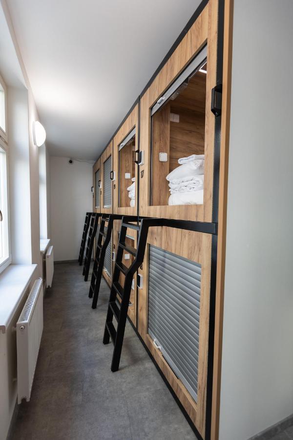 Capsule Hostel Andel Centre Spirit Prag Exteriör bild