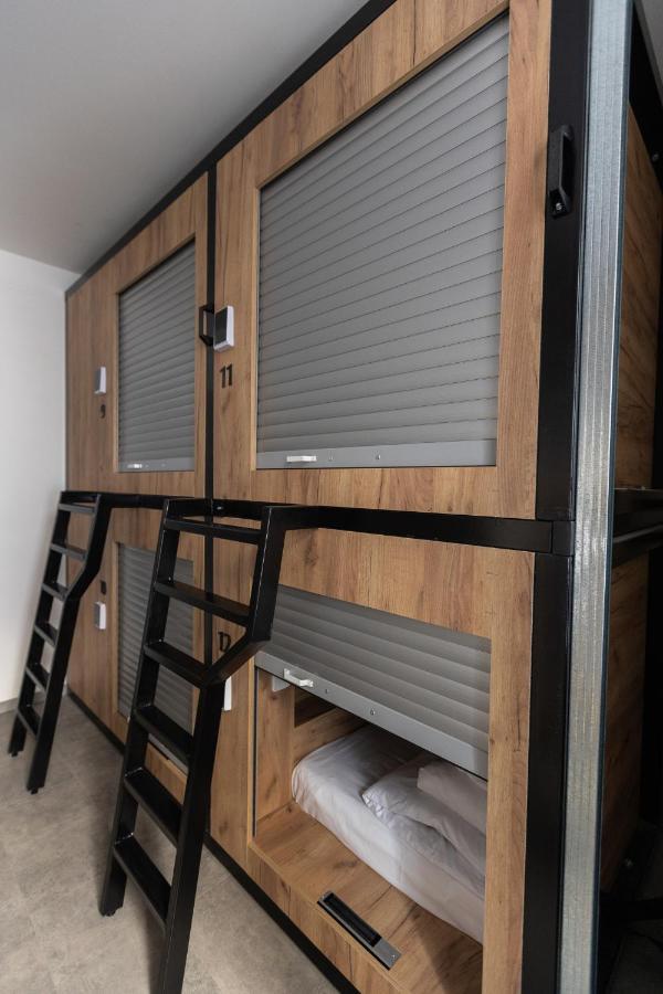 Capsule Hostel Andel Centre Spirit Prag Exteriör bild